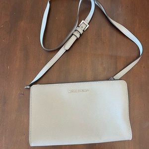 Micheal Kors cross body purse. Used once stored in dust bag.